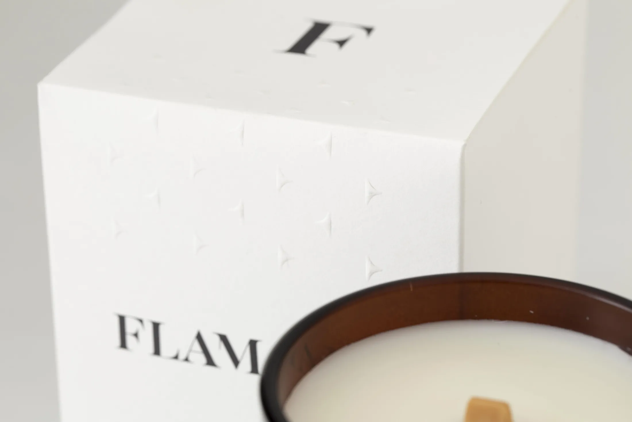 New Flamant Byron, Geurkaars, Plaisir
