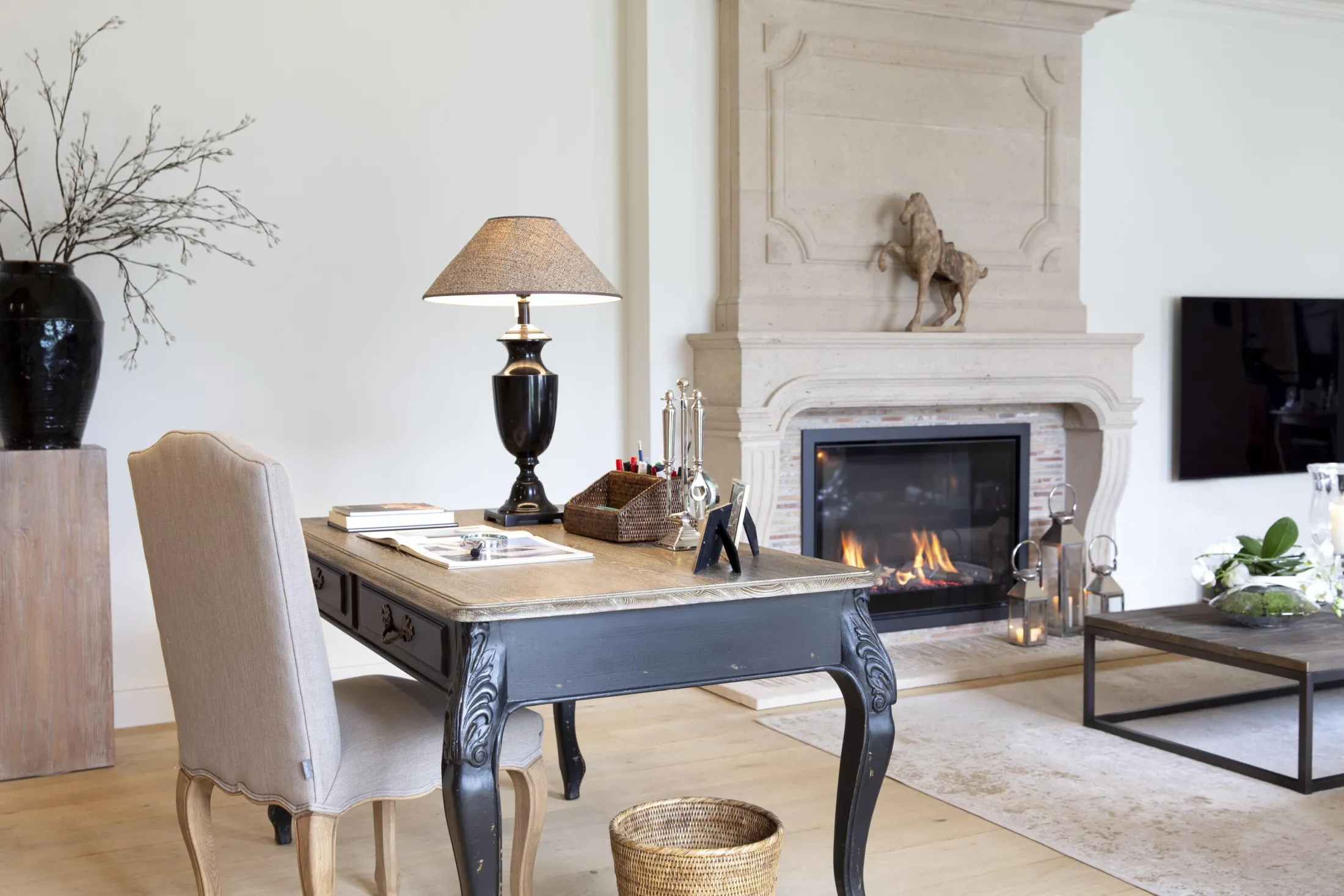 Hot Flamant Foubert, Bureau, Hout